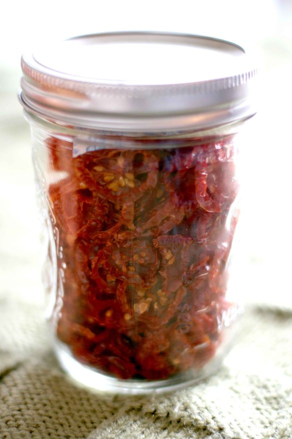 Dehydrated slices of Amish Paste tomatoes